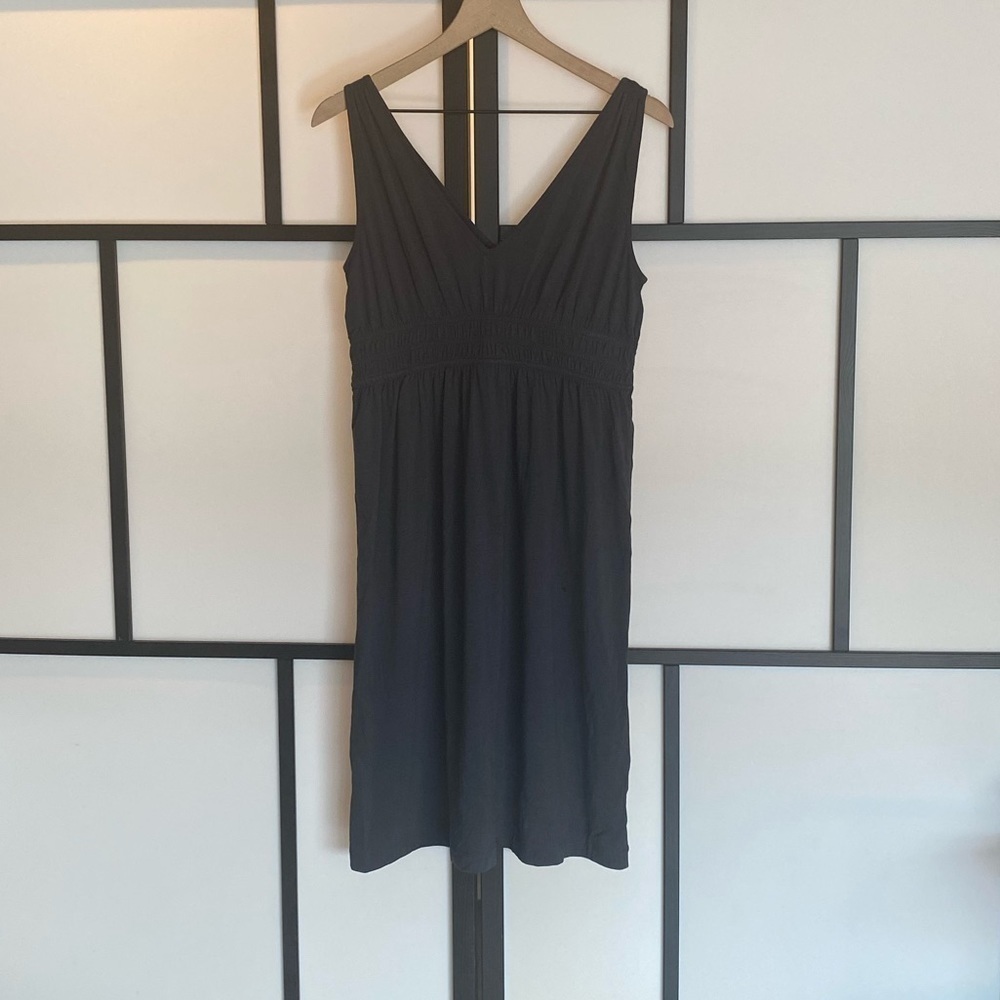 J. Crew v-neck stretchy gray dress. Size medium‎